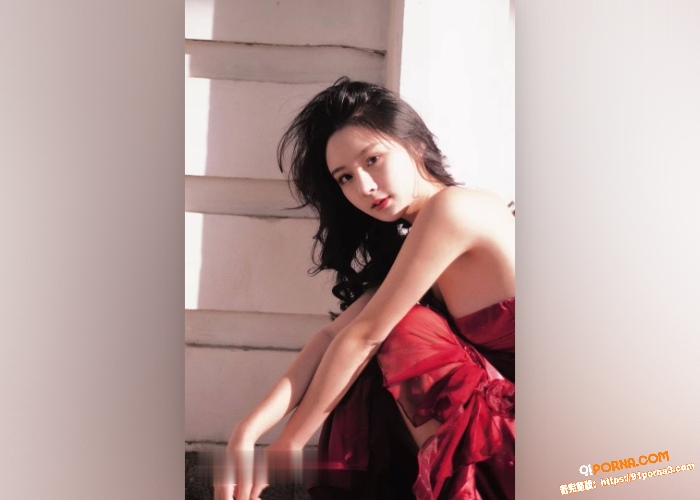 淫荡骚熟女穿情趣睡衣相会...（2）
